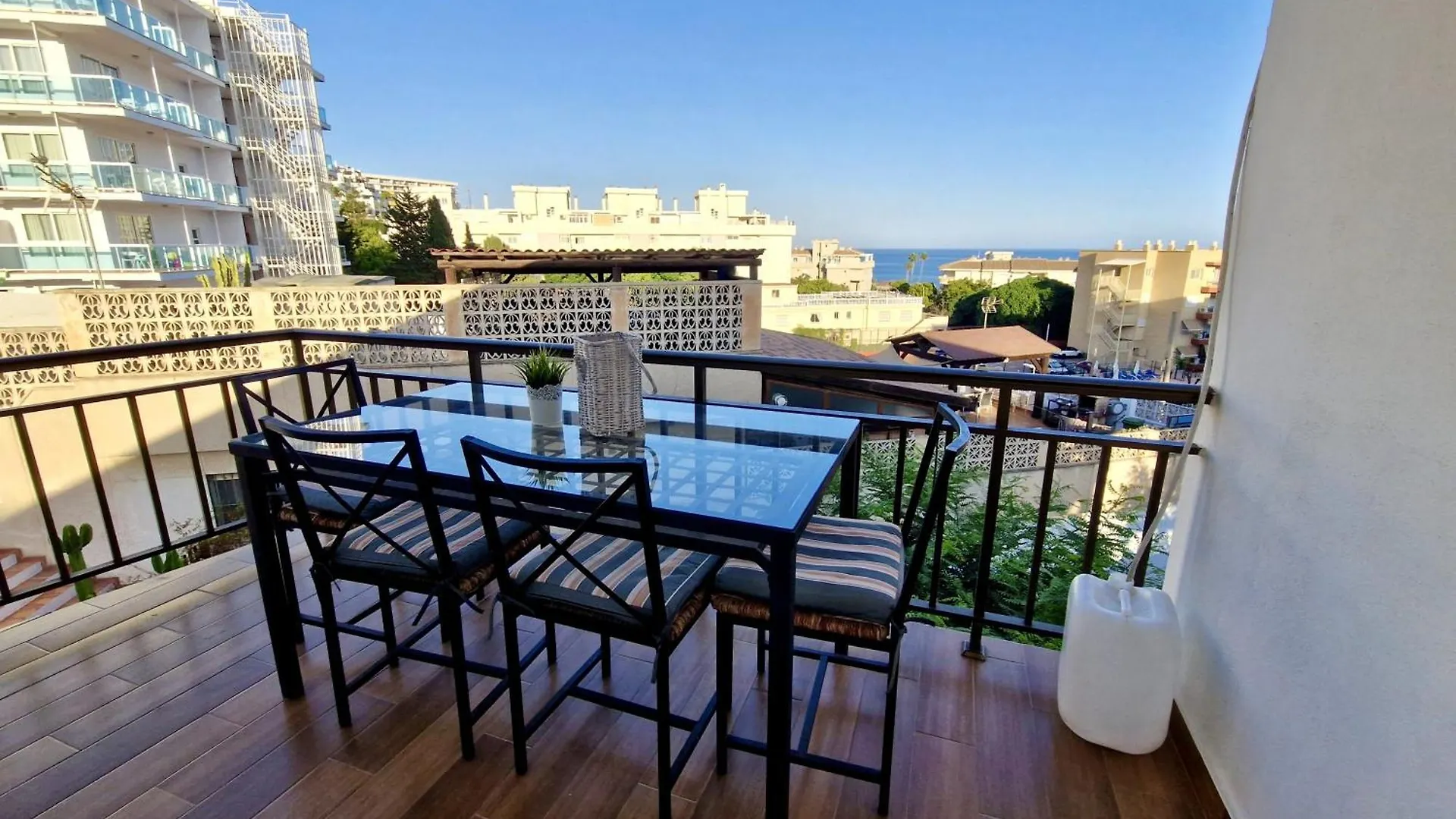 Apartment Sr Mediterraneo Playa De La Carihuela Torremolinos Spain
